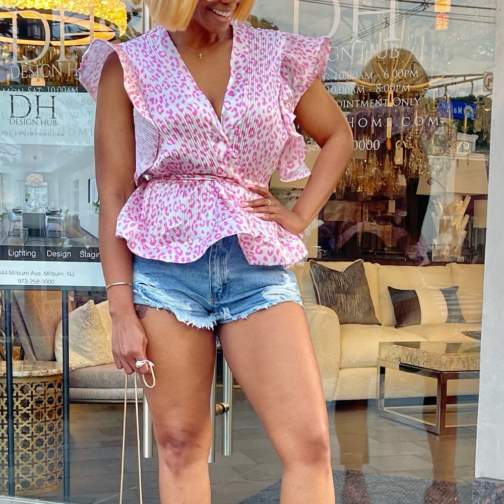 🚨Sold🚨 Leopard wrap blouse